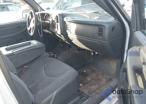 2004 GMC Sierra 1500 Work Truck z USA, uszkodzony, nr VIN 1GTEC14V24Z900439